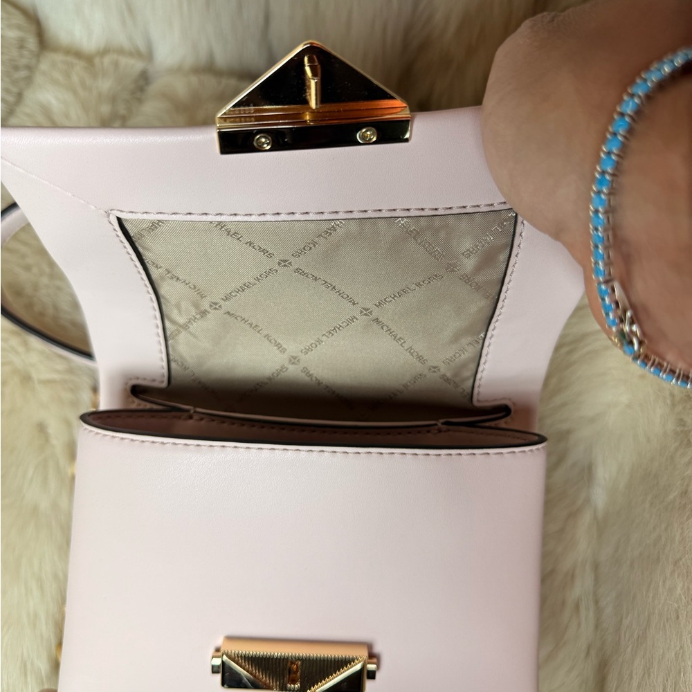 Light Pink Crossbody Bag with Gold Chain - Picture 4 of 5